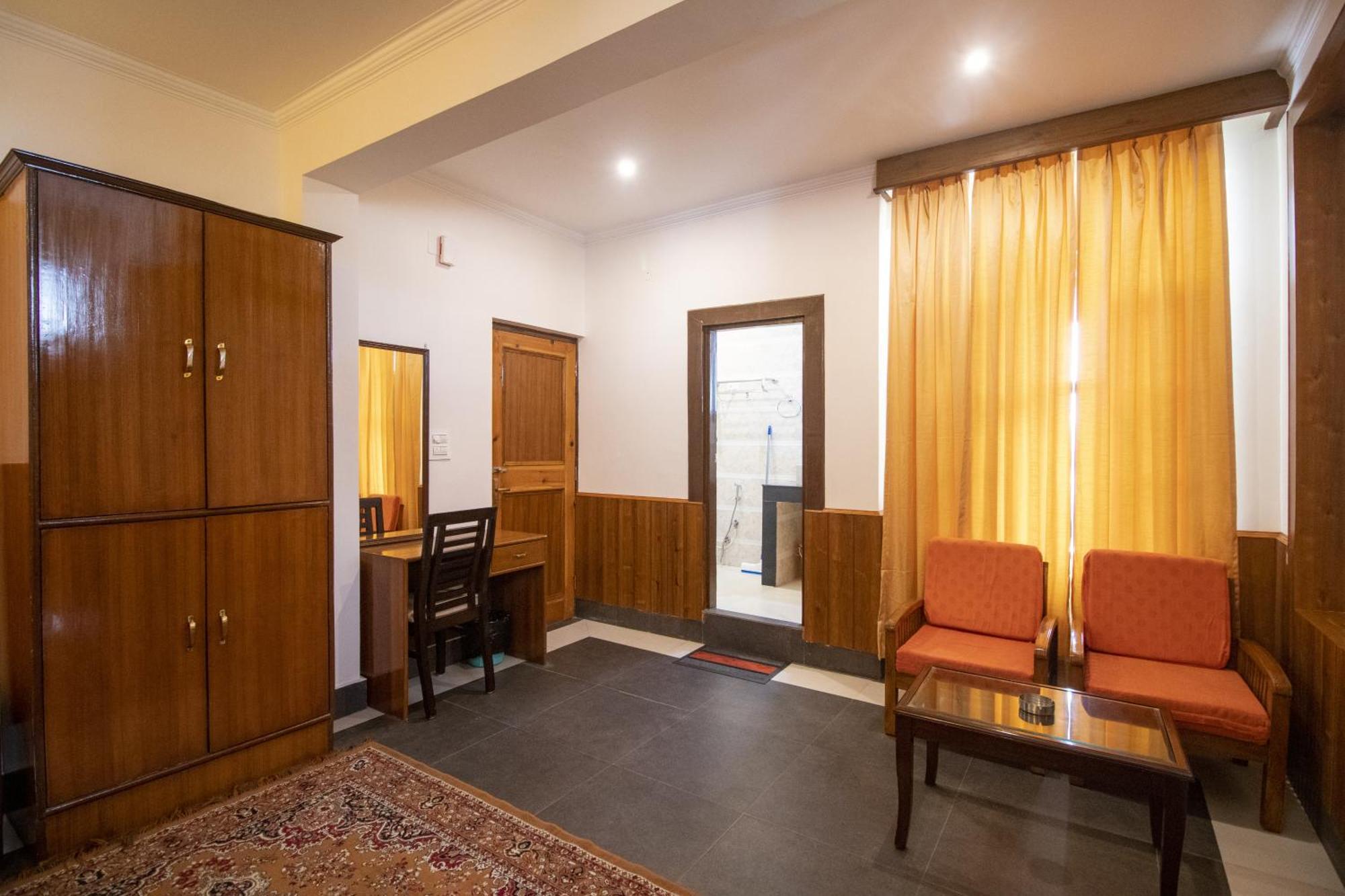 Wow Stayz2 Hotel The Lodge Dharamshala Bagian luar foto
