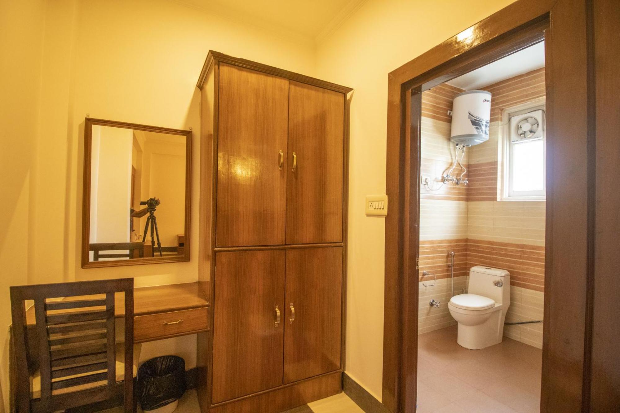 Wow Stayz2 Hotel The Lodge Dharamshala Bagian luar foto