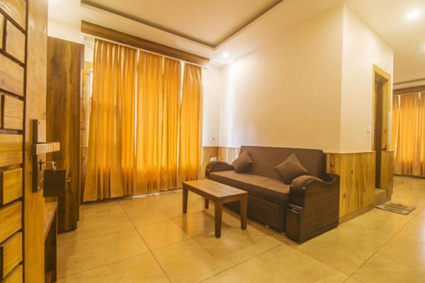 Wow Stayz2 Hotel The Lodge Dharamshala Bagian luar foto