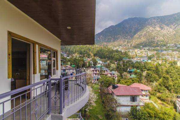Wow Stayz2 Hotel The Lodge Dharamshala Bagian luar foto