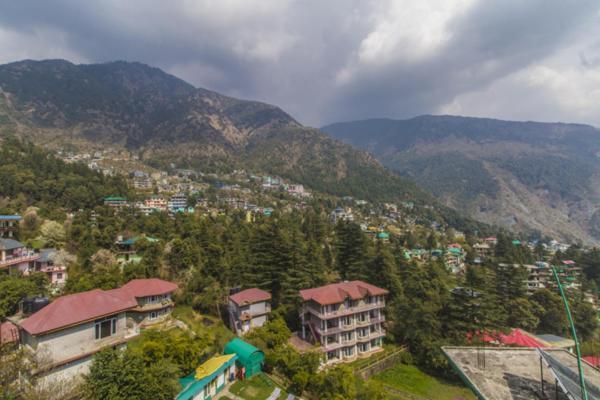 Wow Stayz2 Hotel The Lodge Dharamshala Bagian luar foto