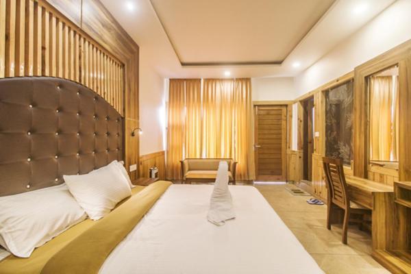 Wow Stayz2 Hotel The Lodge Dharamshala Bagian luar foto