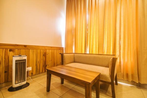 Wow Stayz2 Hotel The Lodge Dharamshala Bagian luar foto