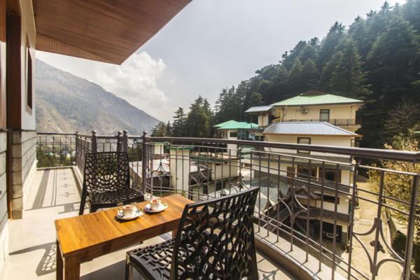 Wow Stayz2 Hotel The Lodge Dharamshala Bagian luar foto
