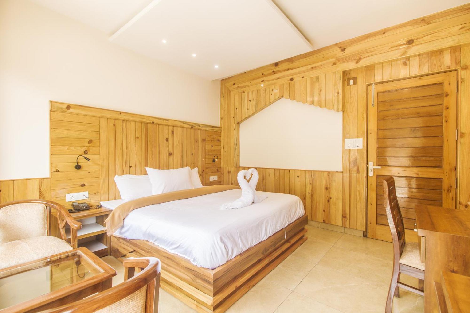 Wow Stayz2 Hotel The Lodge Dharamshala Bagian luar foto