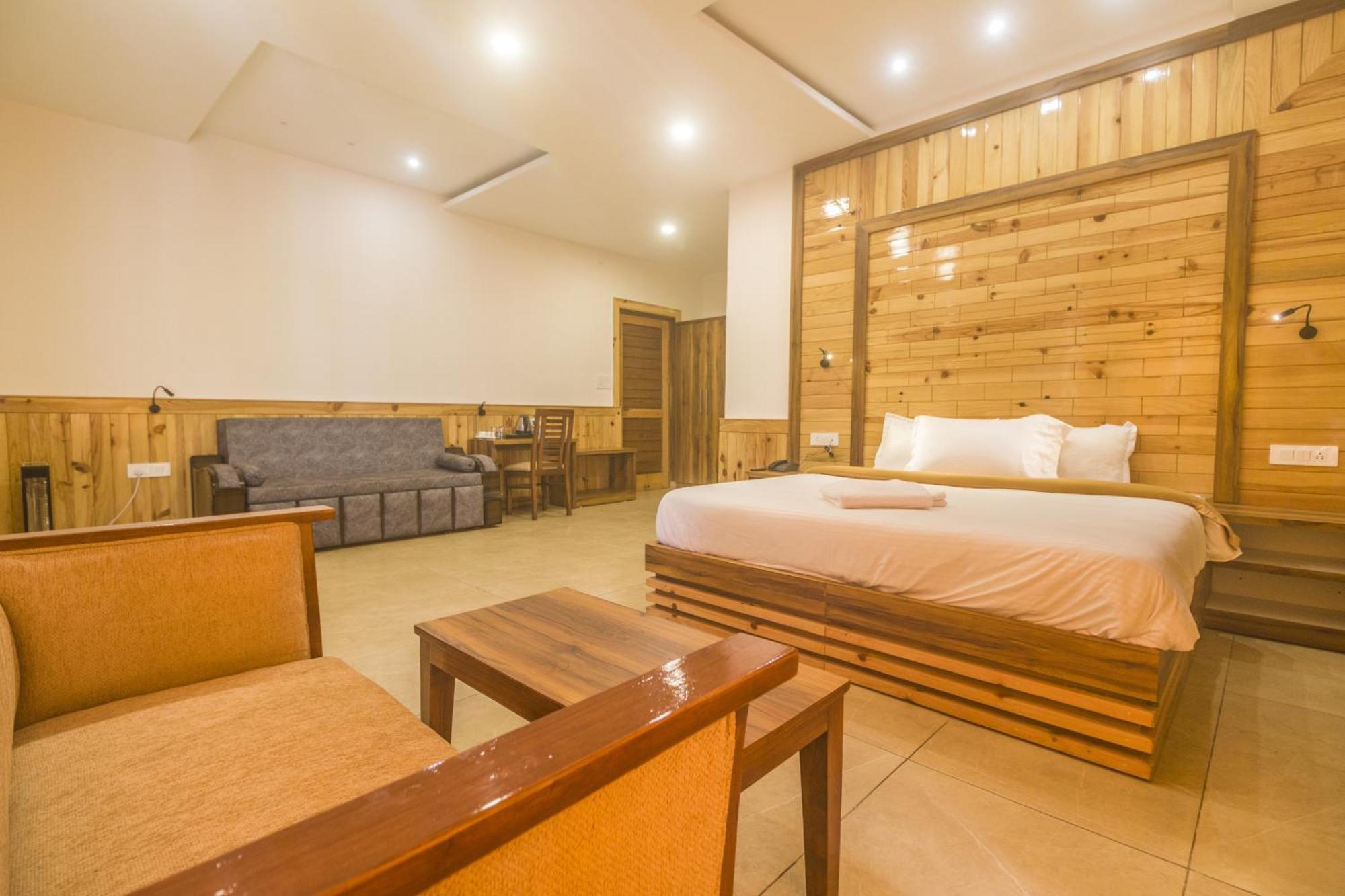 Wow Stayz2 Hotel The Lodge Dharamshala Bagian luar foto