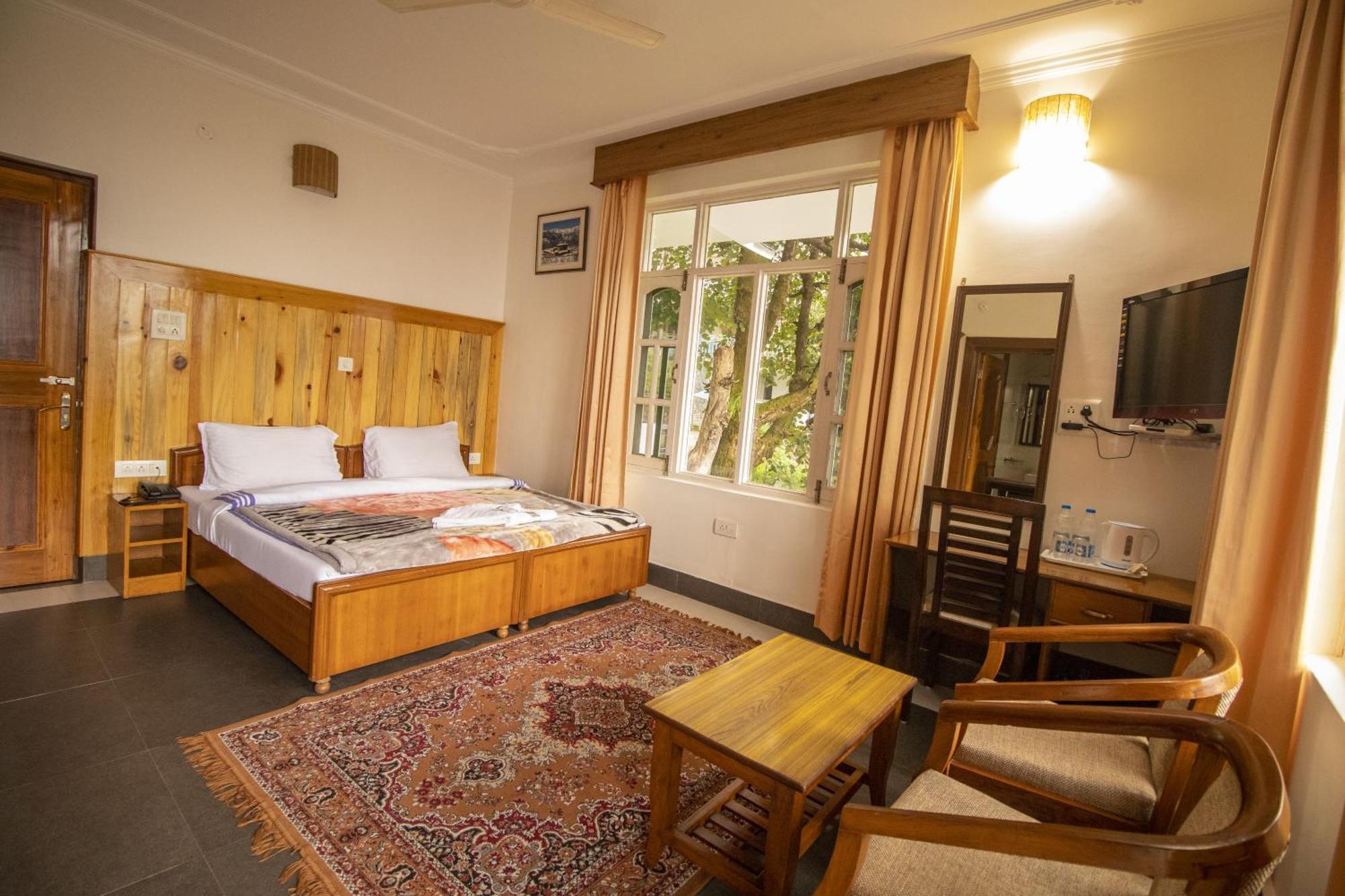 Wow Stayz2 Hotel The Lodge Dharamshala Bagian luar foto