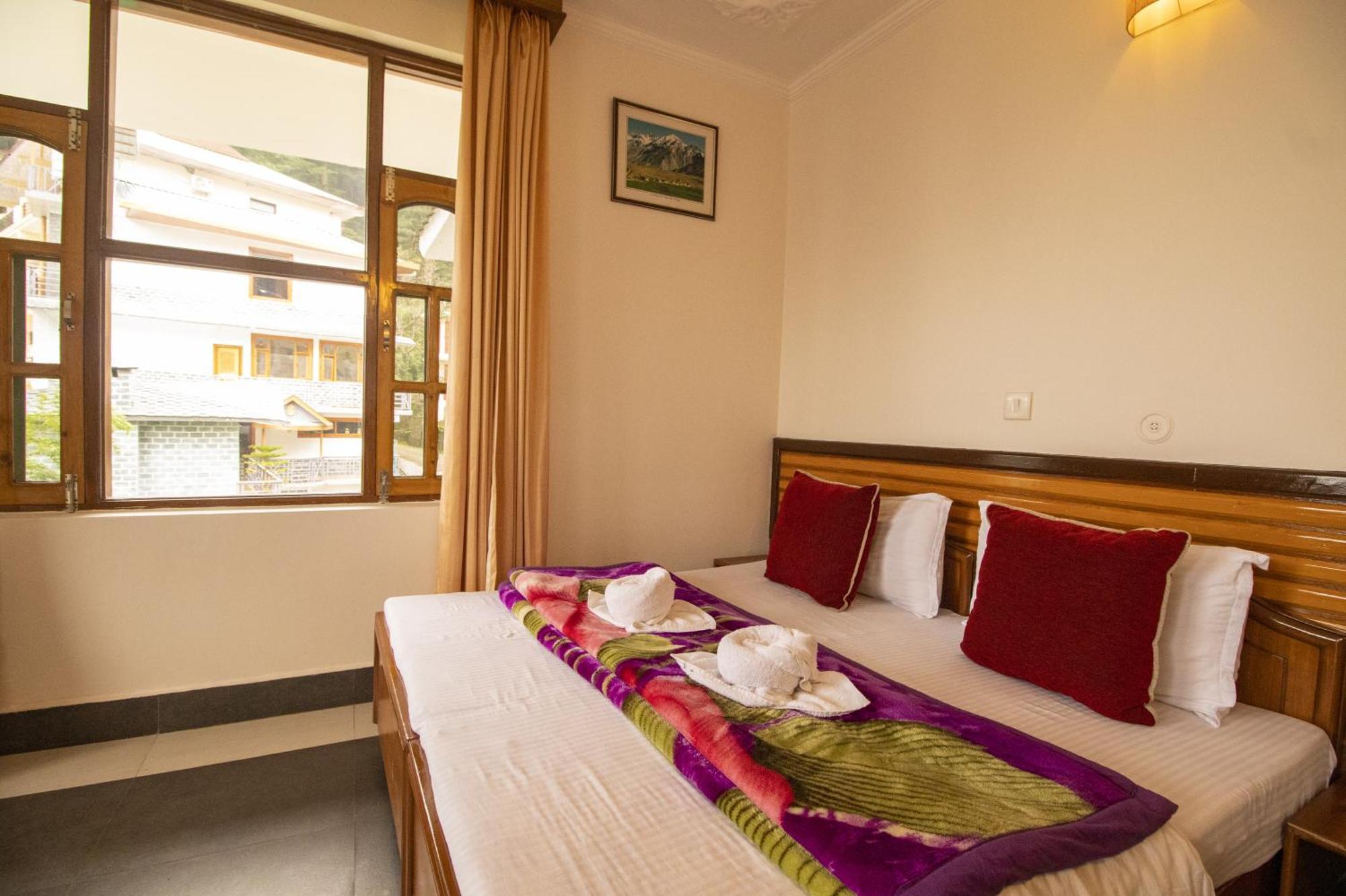 Wow Stayz2 Hotel The Lodge Dharamshala Bagian luar foto